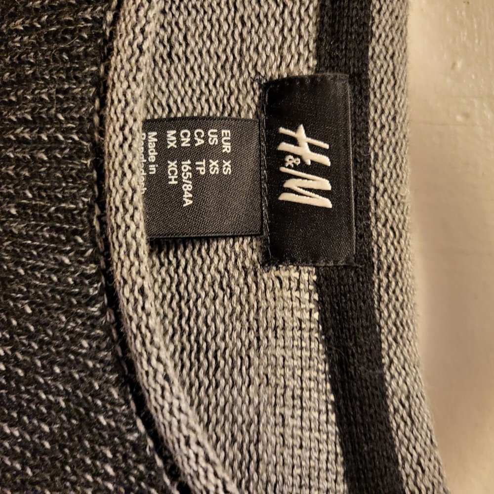 H&M Sweater - Picture 2 of 4